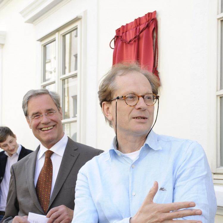 Schriftsteller Josef Winkler erhält Ehrentafel an seinem ehemaligen Wohnhaus - Bild Nr. 2650