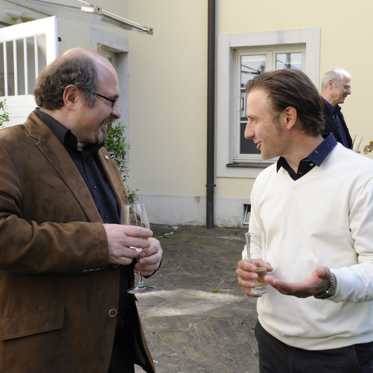 Schriftsteller Josef Winkler erhält Ehrentafel an seinem ehemaligen Wohnhaus - Bild Nr. 2659
