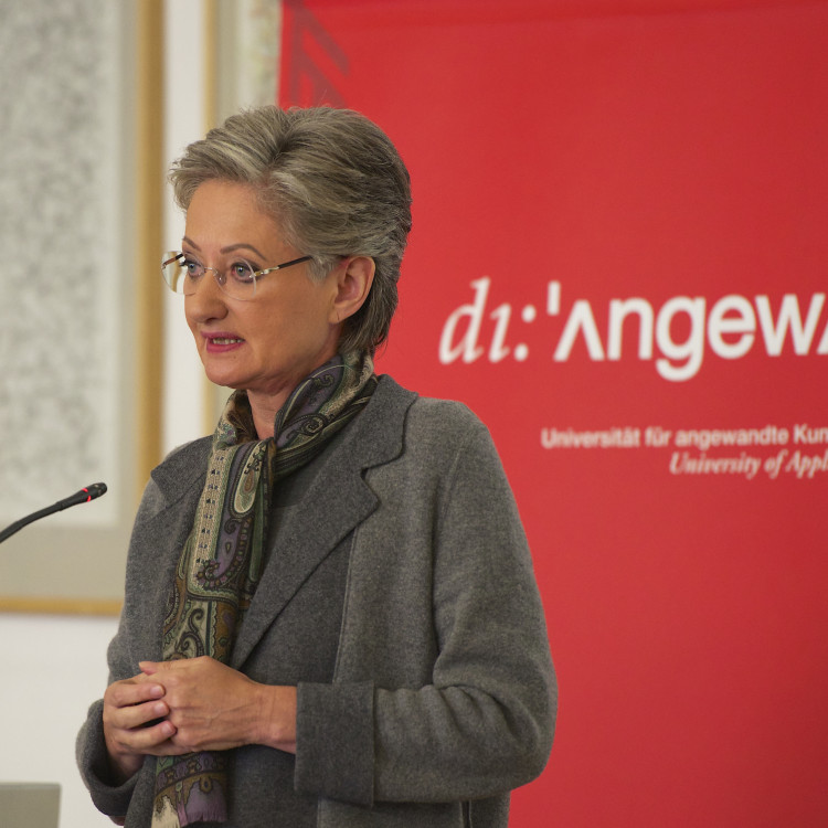Bundesministerin Dr. Claudia Schmied eröffnet das Symposium „Reinventing Cultural Policy? Kulturpolitik und Good Governance“. - Bild Nr. 2726