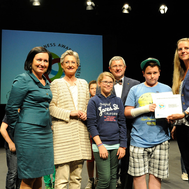 Bildungsministerin Schmied verleiht Fairness Award 2013 - Bild Nr. 2858