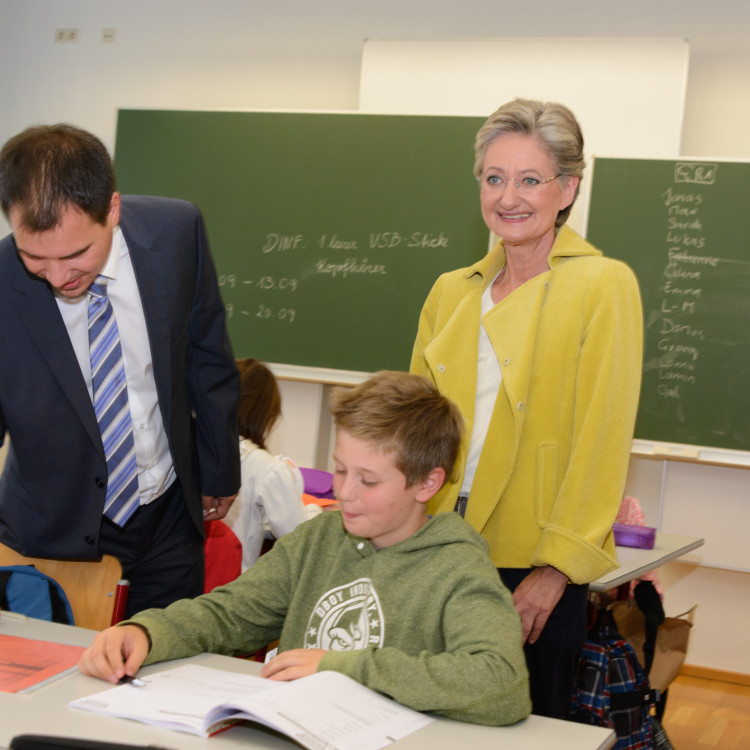 Bildungsministerin Schmied und Landesrat Schickhofer besuchen verschränkte Ganztagsschule Klex in Graz. - Bild Nr. 3120
