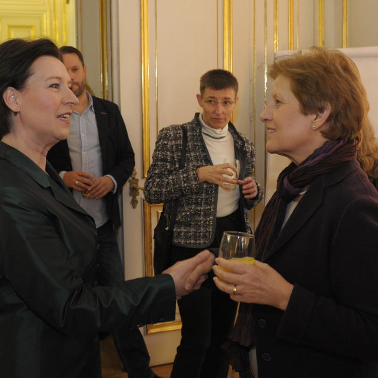 Open House im Frauenministerium: Rund 300 Gäste zu Besuch bei Bundesministerin Gabriele Heinisch-Hosek - Bild Nr. 3472