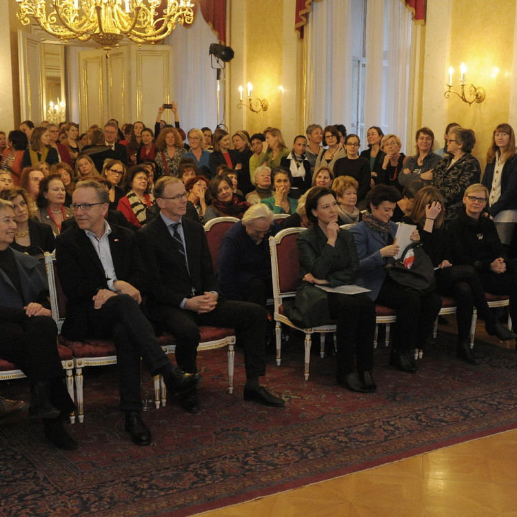 Open House im Frauenministerium: Rund 300 Gäste zu Besuch bei Bundesministerin Gabriele Heinisch-Hosek - Bild Nr. 3497