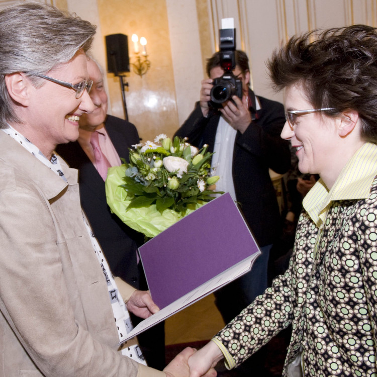 BM Claudia Schmied überreicht den Großen Österreichischen Staatspreis 2010 an Komponistin Olga Neuwirth - Bild Nr. 412