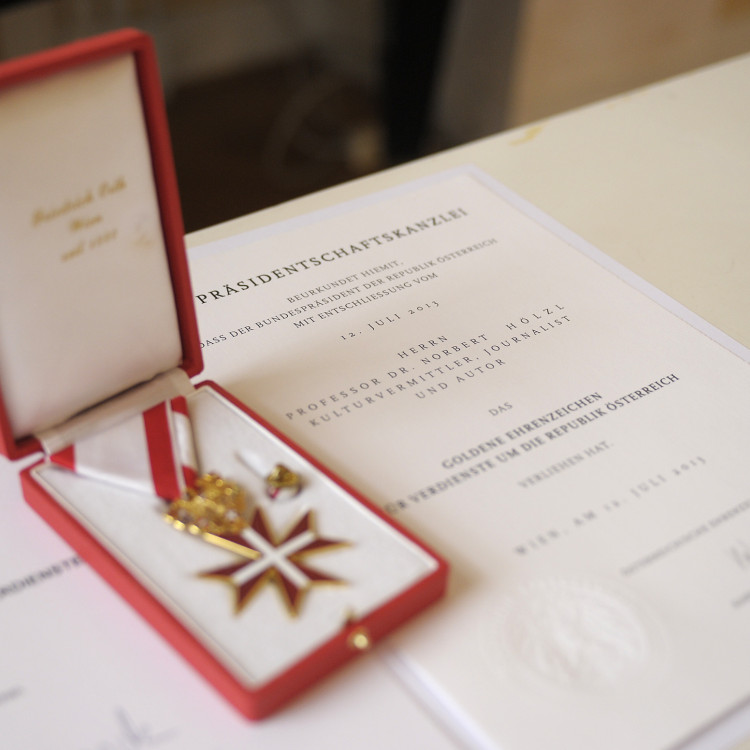 BMBF: Bundesministerin Heinisch-Hosek überreicht hohe staatliche Auszeichnungen - Bild Nr. 4121