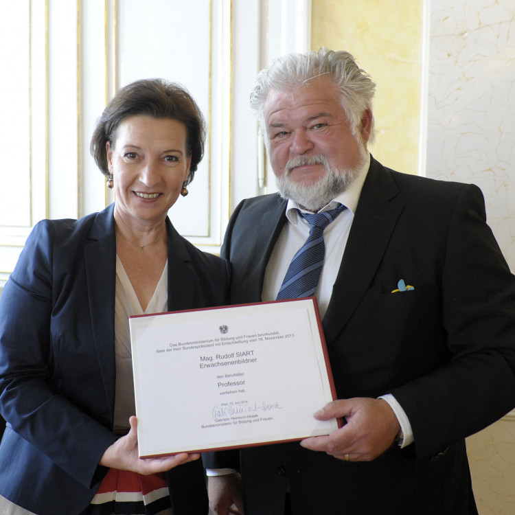 BMBF: Bundesministerin Heinisch-Hosek überreicht hohe staatliche Auszeichnungen - Bild Nr. 4141