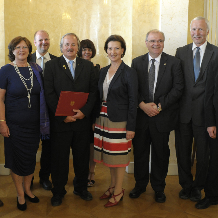 BMBF: Bundesministerin Heinisch-Hosek überreicht hohe staatliche Auszeichnungen - Bild Nr. 4152