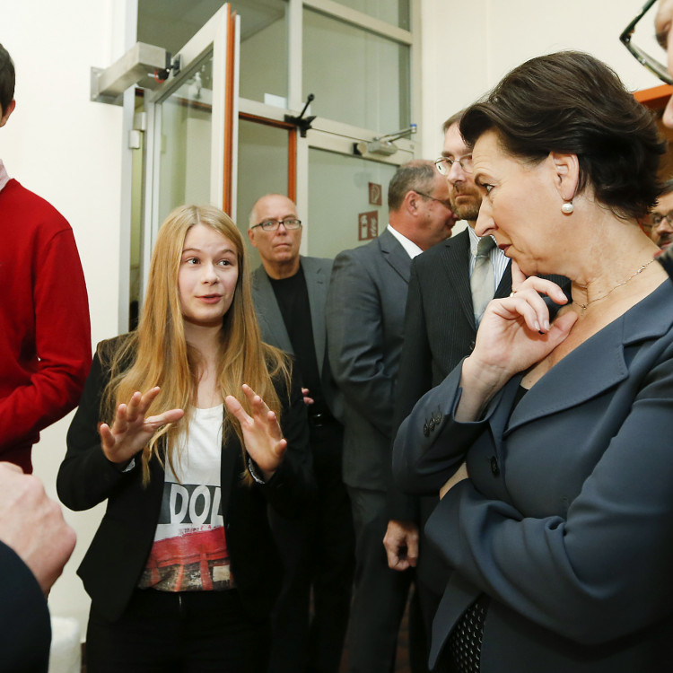 Bundesministerin Gabriele Heinisch-Hosek besucht das TGM - Bild Nr. 4505