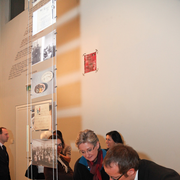Bundesministerin Dr. Claudia Schmied besucht das jüdische Museum - Bild Nr. 470