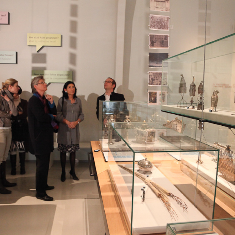 Bundesministerin Dr. Claudia Schmied besucht das jüdische Museum - Bild Nr. 471