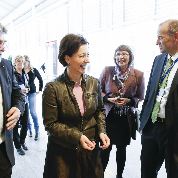 Bundesministerin Gabriele Heinisch-Hosek eröffnet die Interpädagogica 2014 - Bild Nr. 4941