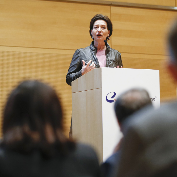 Bundesministerin Gabriele Heinisch-Hosek eröffnet die Interpädagogica 2014 - Bild Nr. 4942