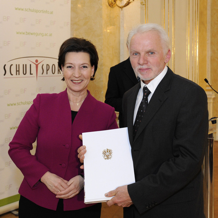 Verleihung des Ehrenpreises zum Schulsportgütesiegel durch Bildungsministerin Gabriele Heinisch-Hosek - Bild Nr. 5246