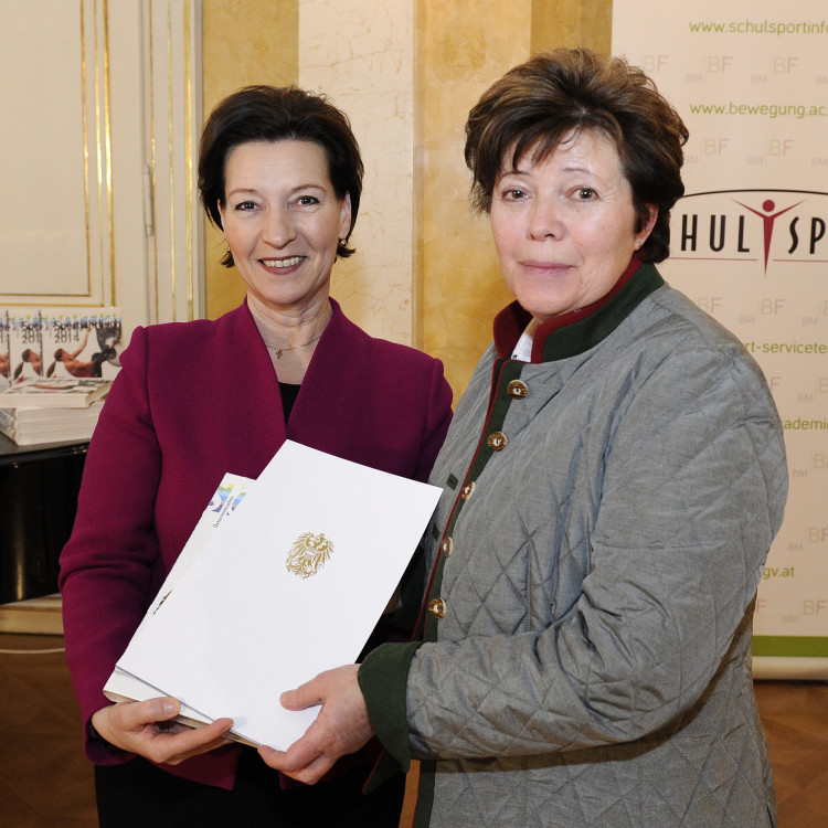 Verleihung des Ehrenpreises zum Schulsportgütesiegel durch Bildungsministerin Gabriele Heinisch-Hosek - Bild Nr. 5254
