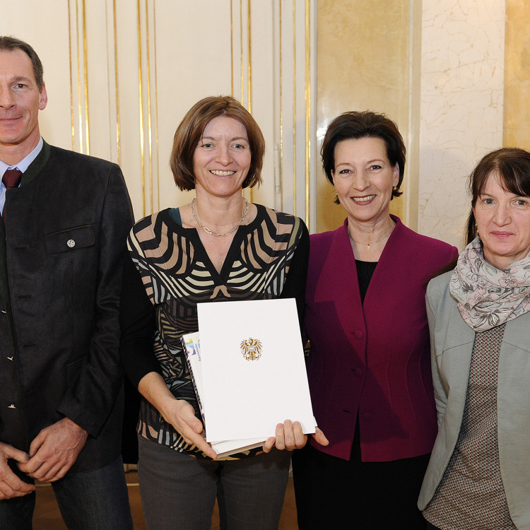 Verleihung des Ehrenpreises zum Schulsportgütesiegel durch Bildungsministerin Gabriele Heinisch-Hosek - Bild Nr. 5260