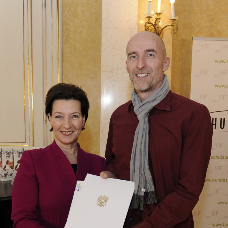 Verleihung des Ehrenpreises zum Schulsportgütesiegel durch Bildungsministerin Gabriele Heinisch-Hosek - Bild Nr. 5273
