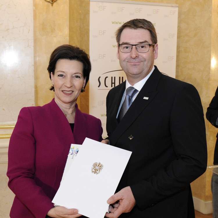 Verleihung des Ehrenpreises zum Schulsportgütesiegel durch Bildungsministerin Gabriele Heinisch-Hosek - Bild Nr. 5277