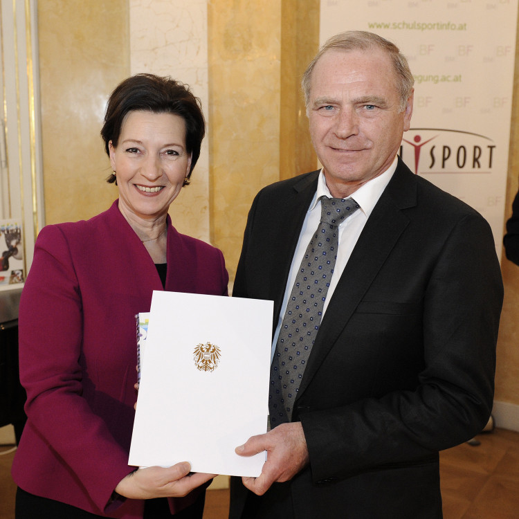 Verleihung des Ehrenpreises zum Schulsportgütesiegel durch Bildungsministerin Gabriele Heinisch-Hosek - Bild Nr. 5279