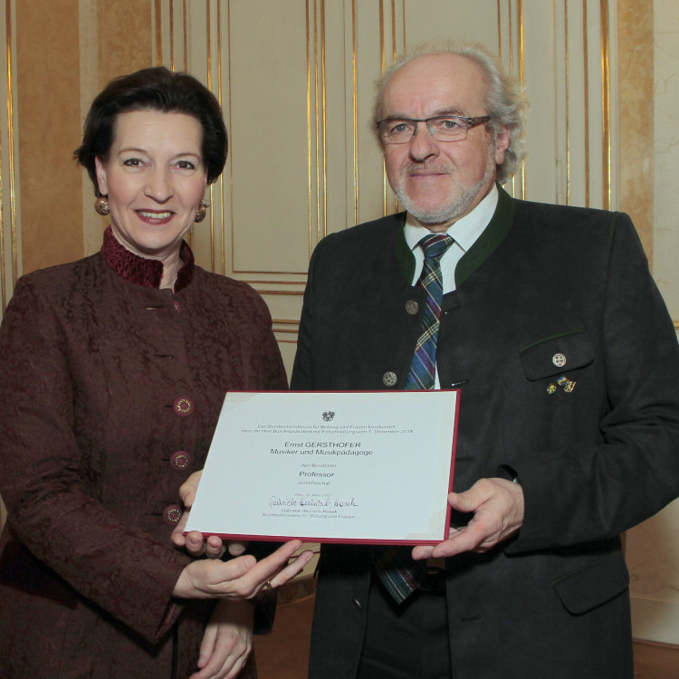 Bundesministerin Heinisch-Hosek überreicht Urkunden über die Verleihung des Berufstitels „Professorin/Professor“ - Bild Nr. 5428