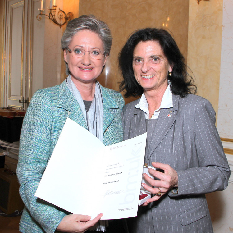 Bundesehrenzeichen-Verleihung an Freiwillige des Österreichischen Jugendrotkreuzes durch Bundesministerin Claudia Schmied - Bild Nr. 562