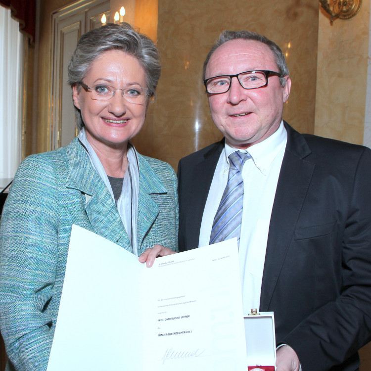 Bundesehrenzeichen-Verleihung an Freiwillige des Österreichischen Jugendrotkreuzes durch Bundesministerin Claudia Schmied - Bild Nr. 569