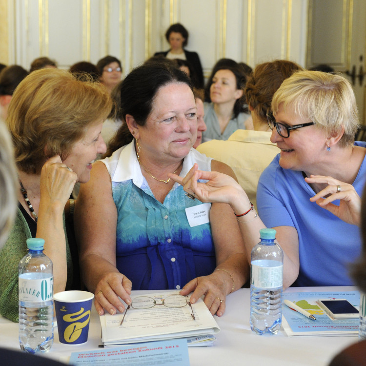 Konferenz „Frauenrechte und Gleichstellung: Erfahrungen teilen > Neues denken > Zukunft gestalten“ - Bild Nr. 5719