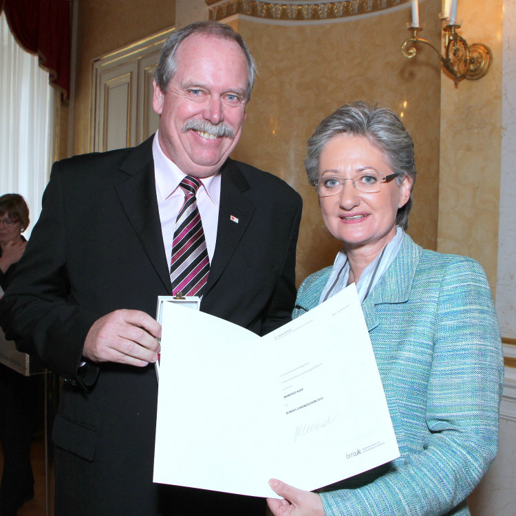 Bundesehrenzeichen-Verleihung an Freiwillige des Österreichischen Jugendrotkreuzes durch Bundesministerin Claudia Schmied - Bild Nr. 572