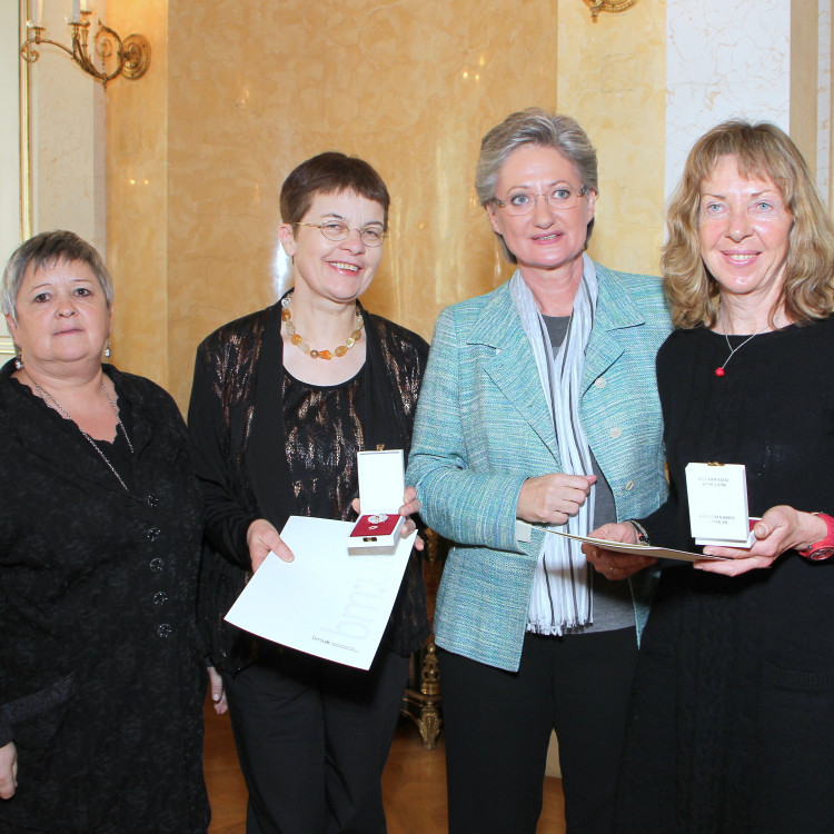 Bundesehrenzeichen-Verleihung an Freiwillige des Österreichischen Jugendrotkreuzes durch Bundesministerin Claudia Schmied - Bild Nr. 587