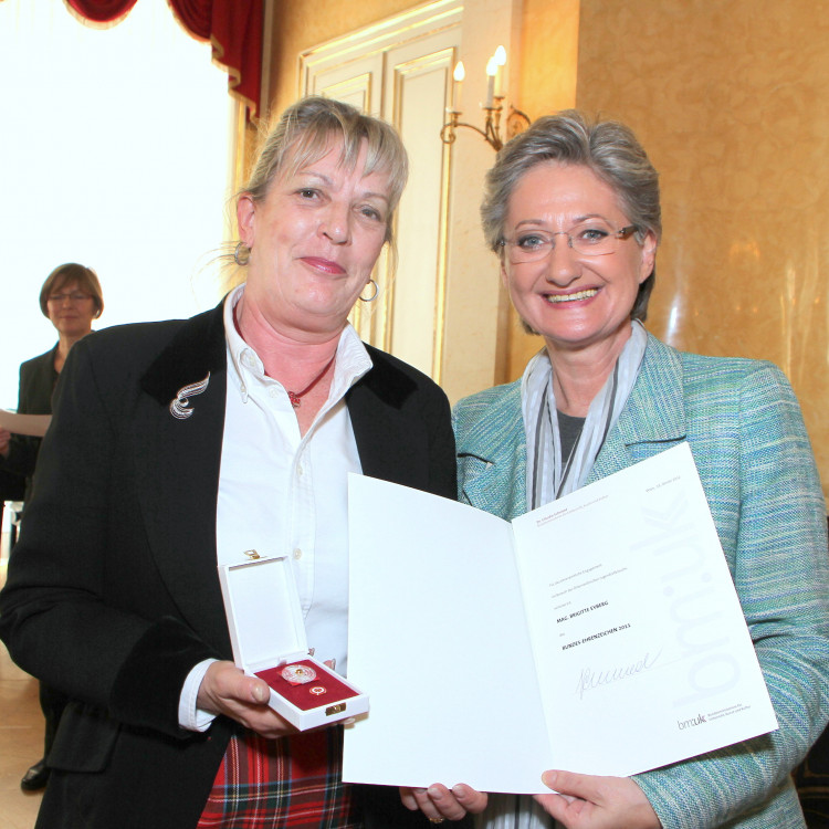 Bundesehrenzeichen-Verleihung an Freiwillige des Österreichischen Jugendrotkreuzes durch Bundesministerin Claudia Schmied - Bild Nr. 588
