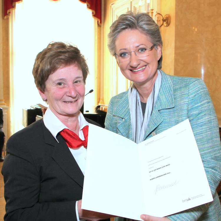 Bundesehrenzeichen-Verleihung an Freiwillige des Österreichischen Jugendrotkreuzes durch Bundesministerin Claudia Schmied - Bild Nr. 590