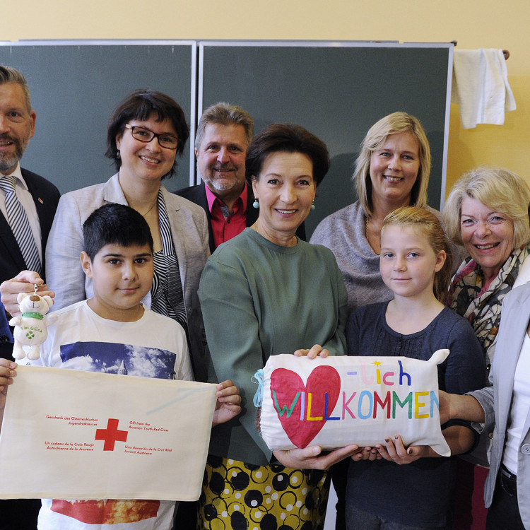 Bundesministerin Gabriele Heinisch-Hosek präsentiert Willkommensaktion für Flüchtlingskinder - Bild Nr. 5908
