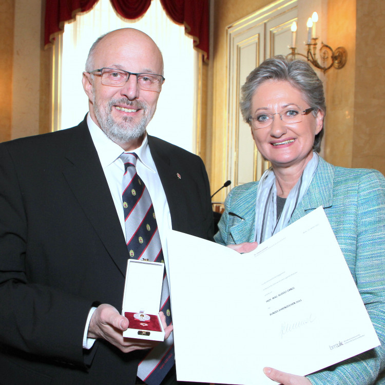 Bundesehrenzeichen-Verleihung an Freiwillige des Österreichischen Jugendrotkreuzes durch Bundesministerin Claudia Schmied - Bild Nr. 591