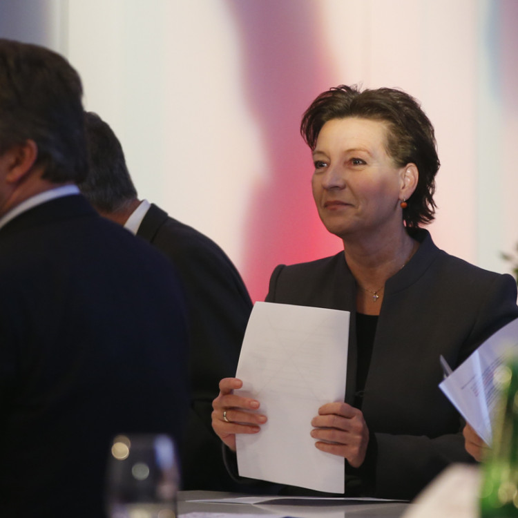 Bildungsministerin Heinisch-Hosek verleiht den Österreichischen Staatspreis für Erwachsenenbildung 2015 - Bild Nr. 6256