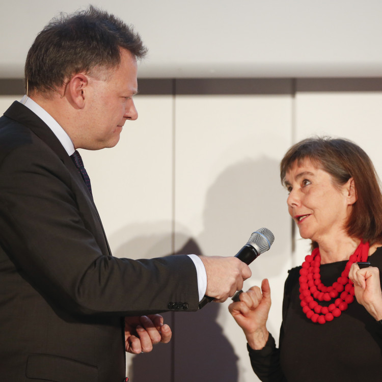 Bildungsministerin Heinisch-Hosek verleiht den Österreichischen Staatspreis für Erwachsenenbildung 2015 - Bild Nr. 6267