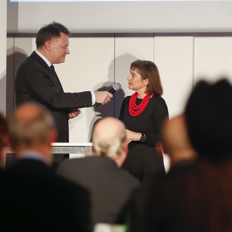 Bildungsministerin Heinisch-Hosek verleiht den Österreichischen Staatspreis für Erwachsenenbildung 2015 - Bild Nr. 6268