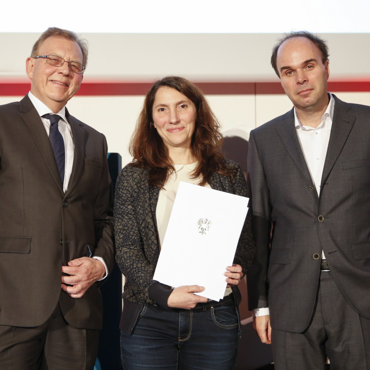 Bildungsministerin Heinisch-Hosek verleiht den Österreichischen Staatspreis für Erwachsenenbildung 2015 - Bild Nr. 6273