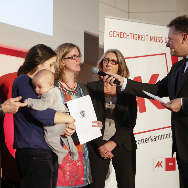 Bildungsministerin Heinisch-Hosek verleiht den Österreichischen Staatspreis für Erwachsenenbildung 2015 - Bild Nr. 6281