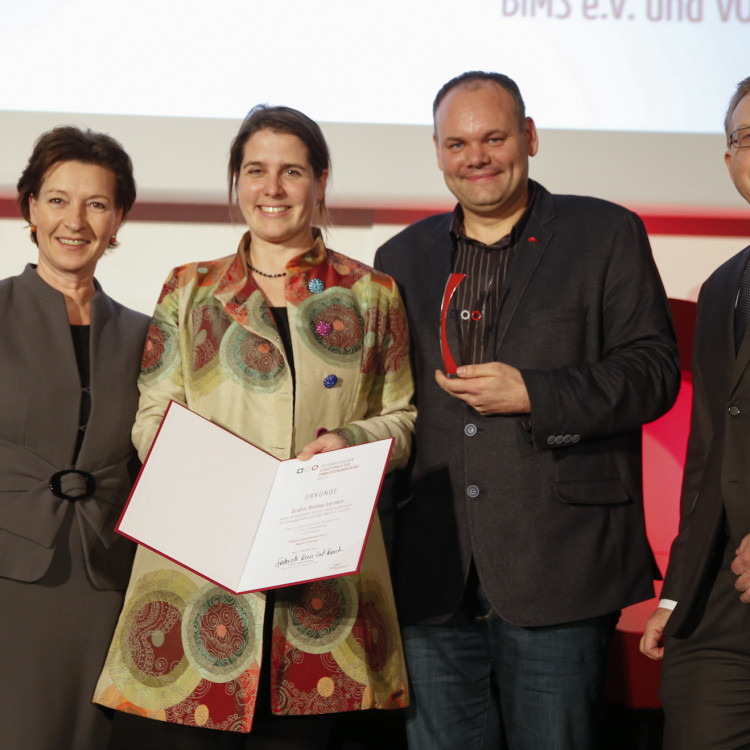 Bildungsministerin Heinisch-Hosek verleiht den Österreichischen Staatspreis für Erwachsenenbildung 2015 - Bild Nr. 6292