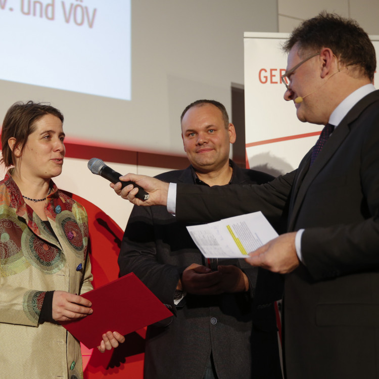 Bildungsministerin Heinisch-Hosek verleiht den Österreichischen Staatspreis für Erwachsenenbildung 2015 - Bild Nr. 6293
