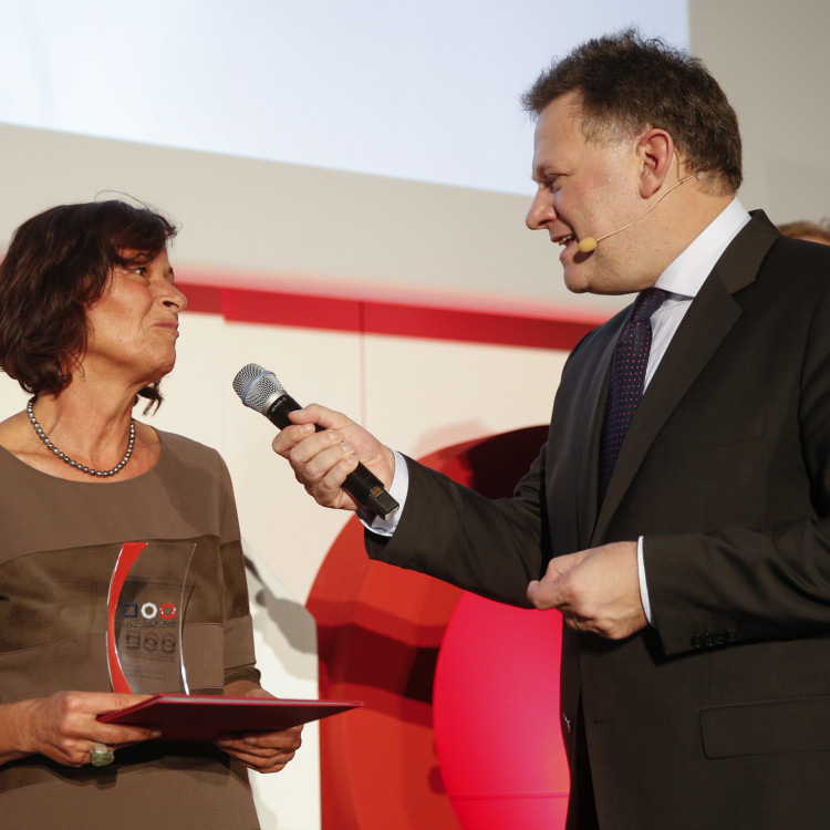 Bildungsministerin Heinisch-Hosek verleiht den Österreichischen Staatspreis für Erwachsenenbildung 2015 - Bild Nr. 6301