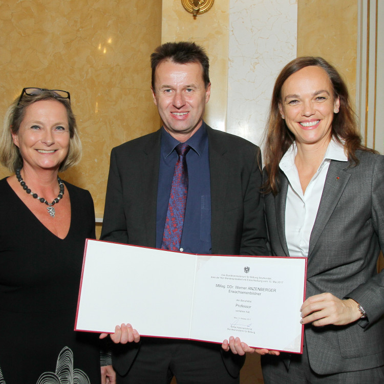 Bildungsministerin Hammerschmid überreicht hohe staatliche Auszeichnungen - Bild Nr. 7586