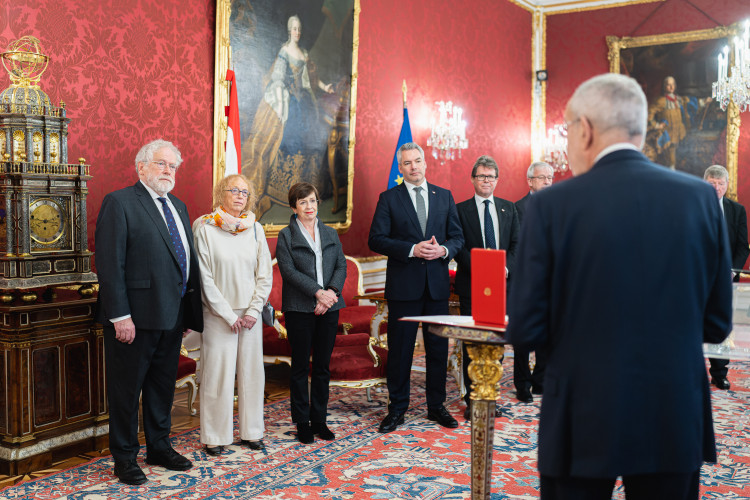 Verleihung des Großen Silbernen Ehrenzeichens mit dem Stern für die Verdienste um die Republik Österreich an Anton Zeilinger - Bild Nr. 11726 - Vorschau