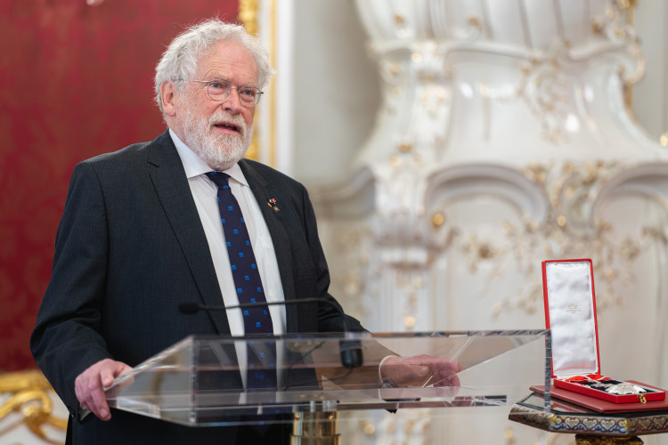 Verleihung des Großen Silbernen Ehrenzeichens mit dem Stern für die Verdienste um die Republik Österreich an Anton Zeilinger