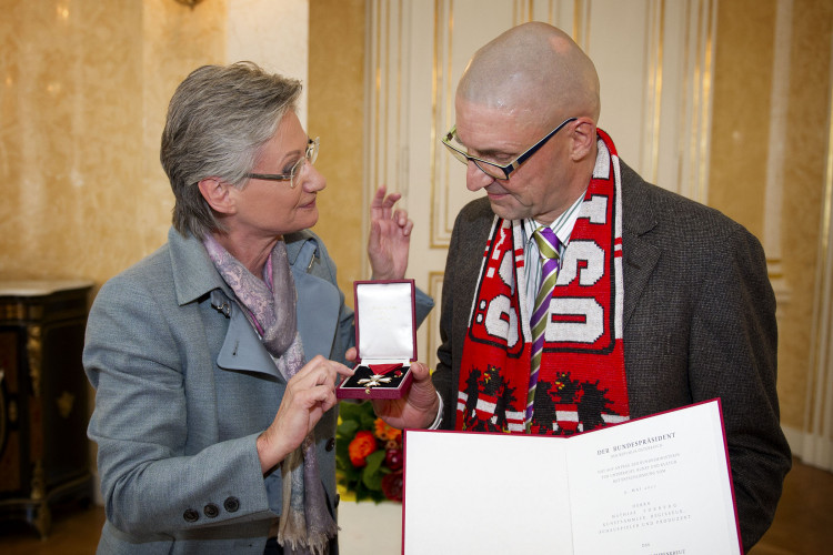 Kulturministerin Schmied überreichte Mathias Forberg das Österreichische Ehrenkreuz für Wissenschaft und Kunst - Bild Nr. 1177 - Vorschau