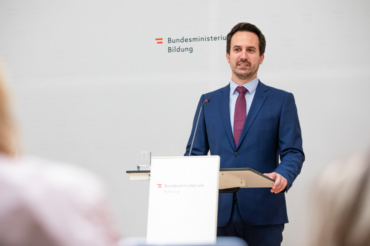 Lehramtsstudium für die Primarstufe wird praxisnäher: Bildungsminister Christoph Wiederkehr und Rektorin Beatrix Karl stellen Reform vor