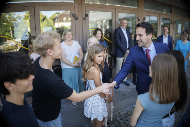 Fototermin zum Schulstart 2025 mit Bundesminister Christoph Wiederkehr