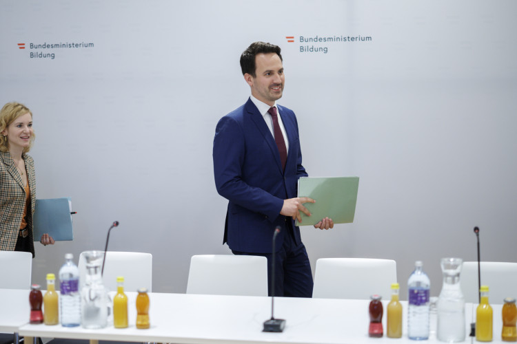 BMB Pressegespräch: OECD präsentiert Daten zum österreichischen Bildungssystem - Bild Nr. 15948 - Vorschau