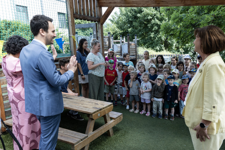 Besuch von Bildungsminister Wiederkehr in der Schwedischen Schule in Wien - Bild Nr. 17749 - Vorschau