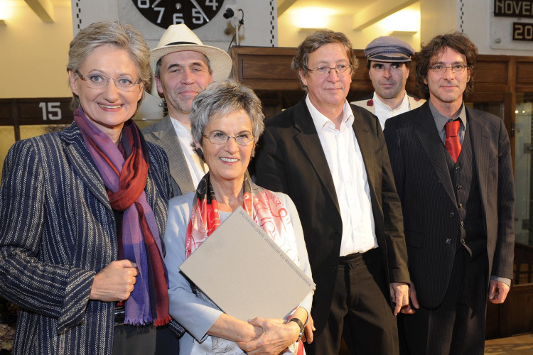 Kulturministerin Claudia Schmied überreichte Kulturwissenschaftlerin Hazel Rosenstrauch den Österreichischen Staatspreis für Kulturpublizistik 2012