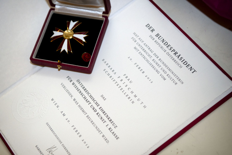 Überreichung des Österreichischen Ehrenkreuzes für Wissenschaft und Kunst I. Klasse an Frau Barbara Frischmuth - Bild Nr. 2465 - Vorschau